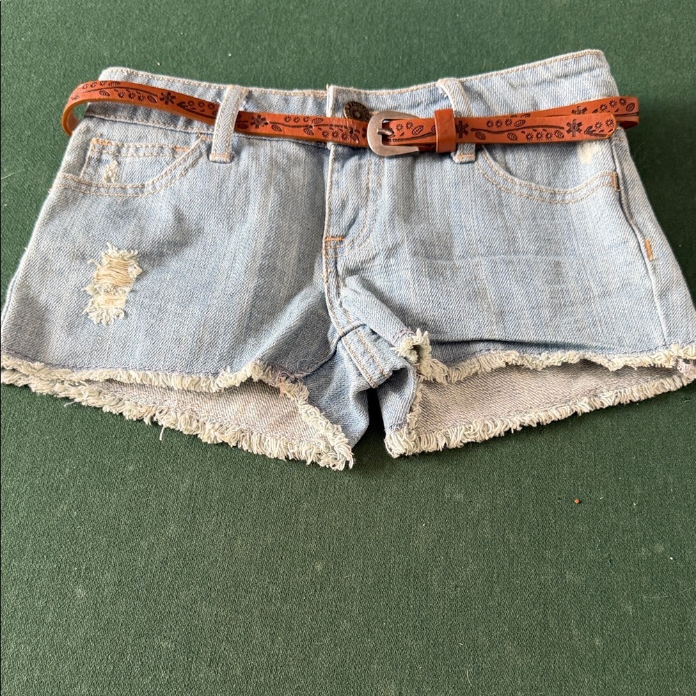 Forever 21 Light‎ Blue Denim Shorts with Brown Belt.  CAJA # 1